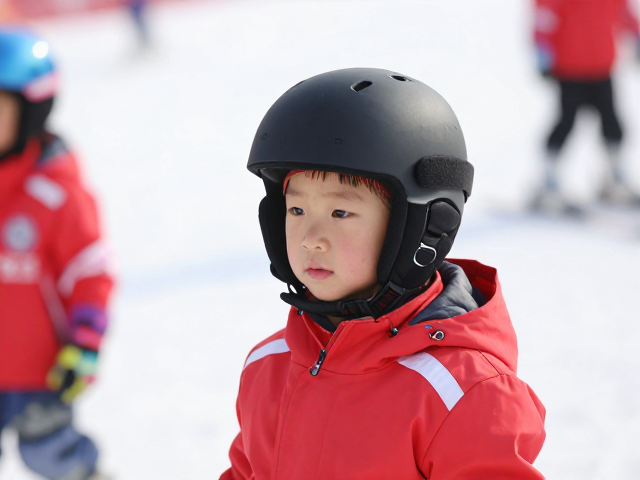 滑雪培训学员必备,幼儿缓冲头罩防风包裹,安全保暖更贴心