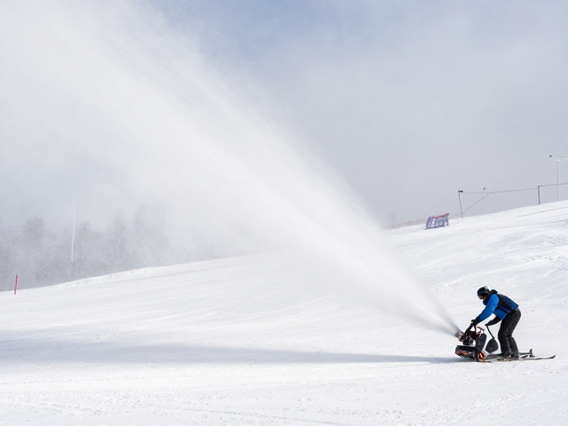 世界级赛事下的雪场造雪压雪技术与公平竞赛演变