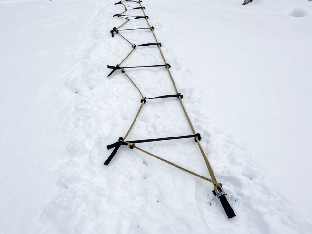 雪地徒步穿越用爬坡束缚带,自然晾干防霉指南