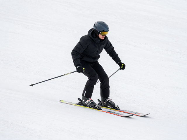 DPS Skis搭配爬坡组合板?佩戴头盔护具安全滑雪指南