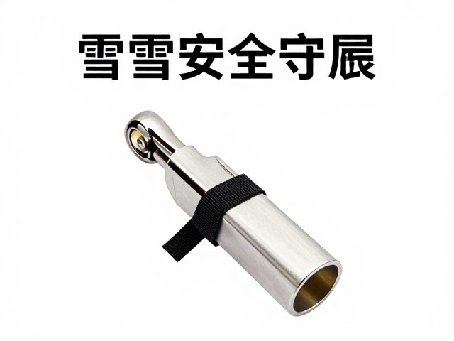 雪场安全守则,野外呼救响哨与雪杖绑带的正确使用指南