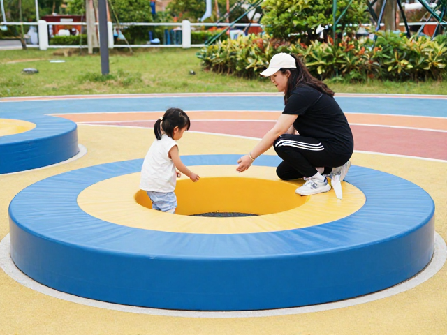 2-5岁幼儿公园道具区玩耍,小童缓冲套件安全升级指南