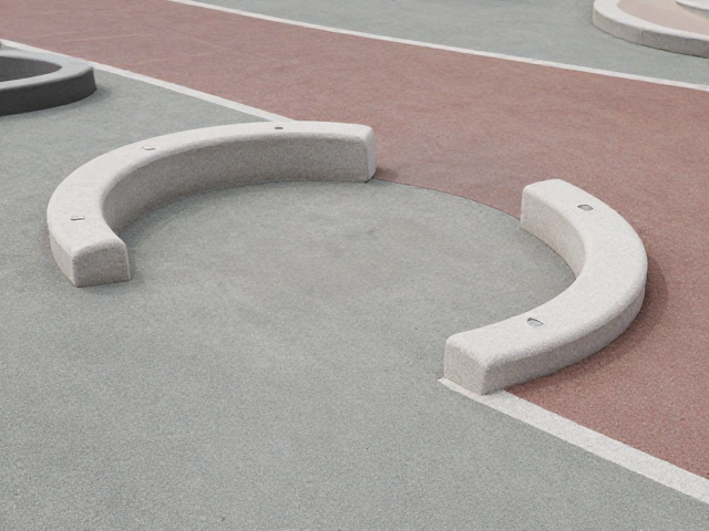 公园道具区低饱和简约风,幼儿跌倒防护套守护安全童年