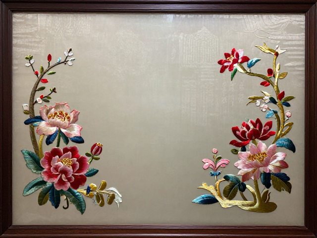 广绣装饰挂画成品，编绣工艺富丽堂皇，尽显东方奢华美学