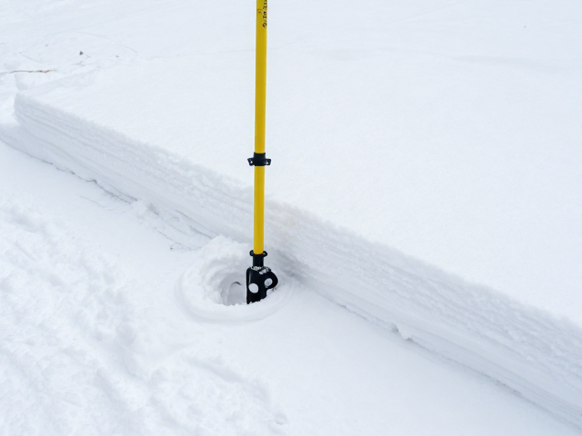 雪厚丈量杆件怎么选?雪层深度探测与滑行路线勘察工具全解析