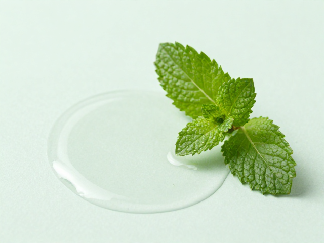 水油调和皂薄荷清凉,痘痘破损处避免摩擦,舒缓修护指南