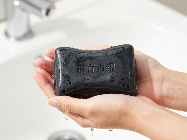 竹炭护足皂怎么用?温水打湿足部深层清洁去异味