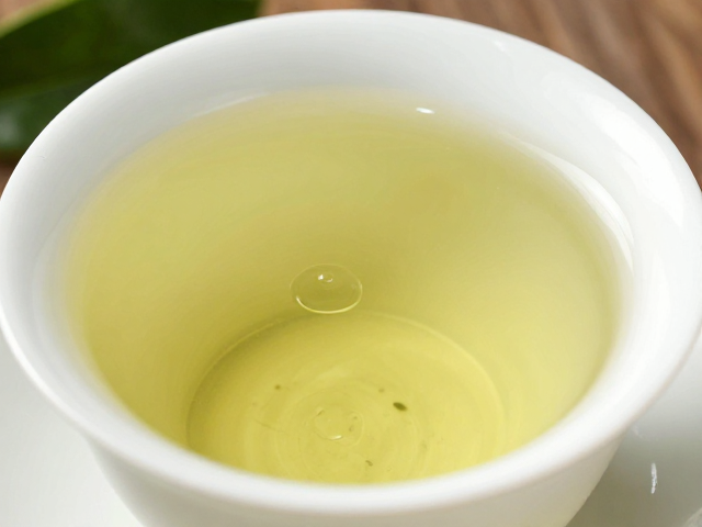 茶树净透香绿植精华底料,低温熟成锁鲜好味道
