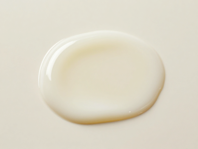 水润基底原料揭秘,乳白琥珀色保湿因子如何深层锁水?