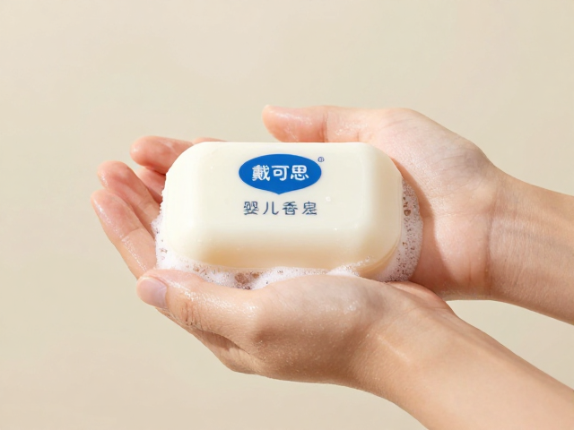 戴可思婴儿香皂怎么用?先在手心揉搓出泡更温和