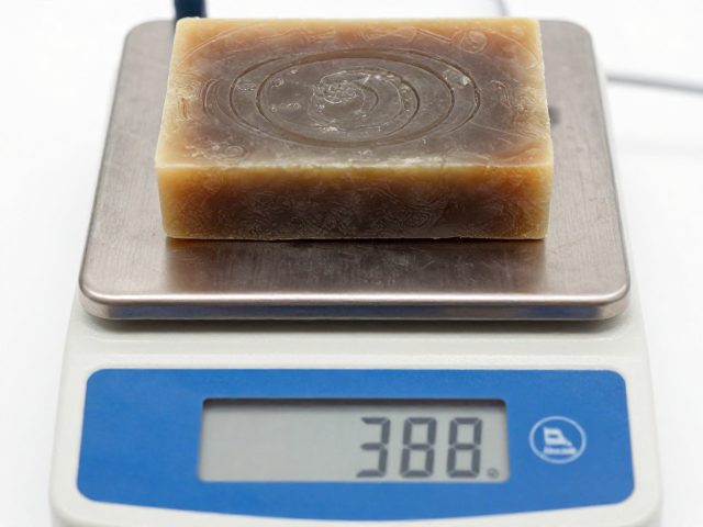 低温皂化颜色变深?精密电子秤精准调控,解决工艺难题