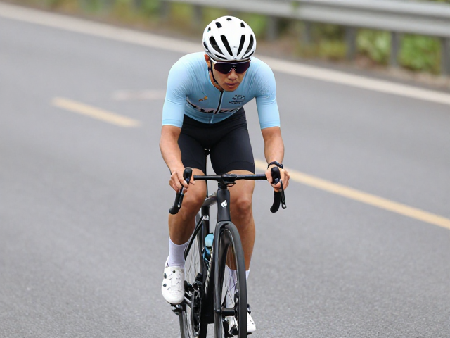公路车圈道拉练秘籍,轻松掌控高踏频与耐力
