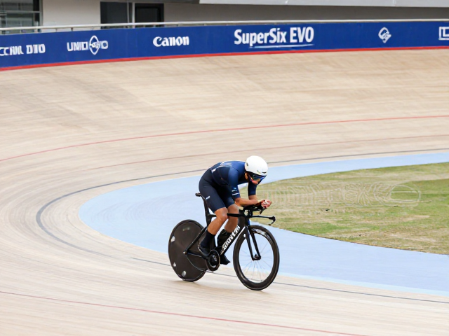 佳能戴尔SuperSix EVO长距离骑行体验,圈道拉练中的速度与耐力表现