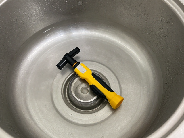 水盆查漏工具怎么用？气密层修补与胎面磨损安全全解析