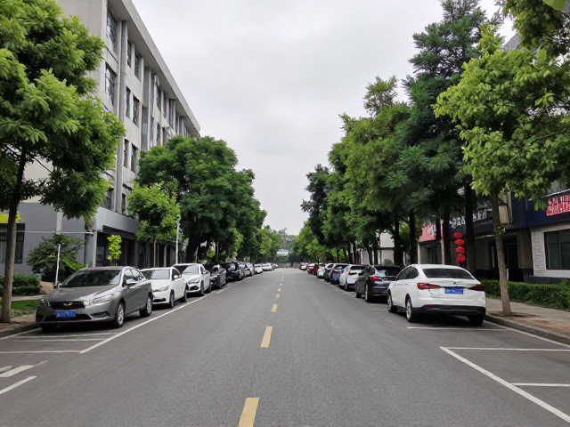 宿舍到教学楼怎么走？避开机动车主路，街区短途穿行最省时