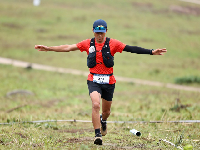 XC越野跑,户外体能挑战下的重心控制与走线技巧