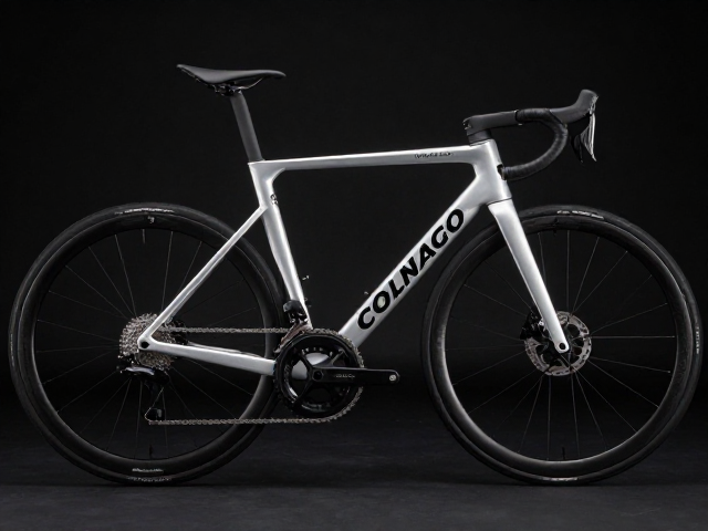 Colnago铝合金竞赛级公路车，轻量操控与赛道性能深度解析