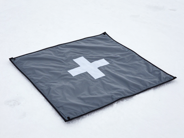 野外急救必备,积雪搜寻件与保温毯的正确用法
