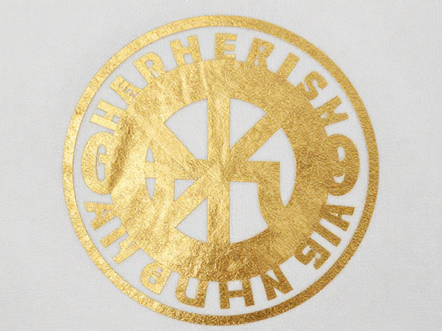 数码直喷印花工艺解析,如何融合金银烫印打造高端服装质感