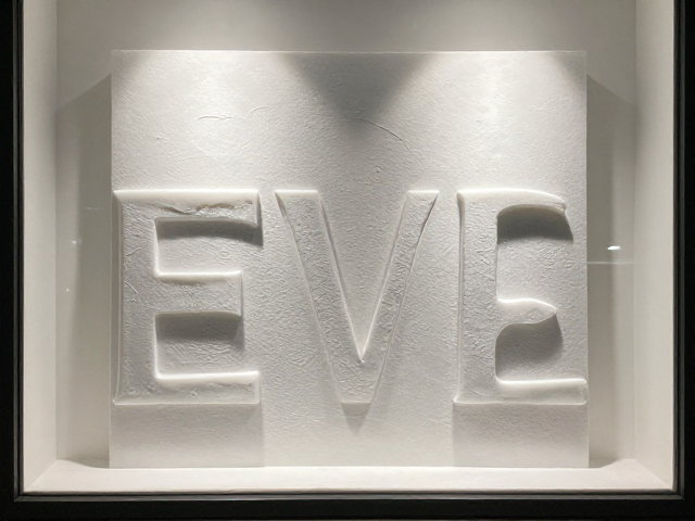 EVA泡沫热压裁切与补土找平工艺,打造商业橱窗展示完美造型