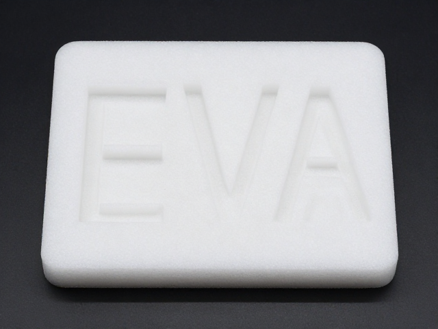 EVA泡沫热压塑形工艺，兼顾人体工学与喷漆防刮擦优化