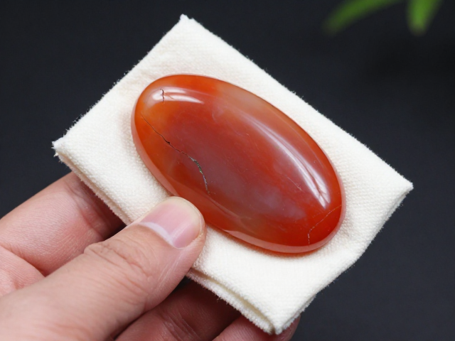 南红玛瑙怎么保养?定期软布擦拭,呵护玉髓般细腻质地