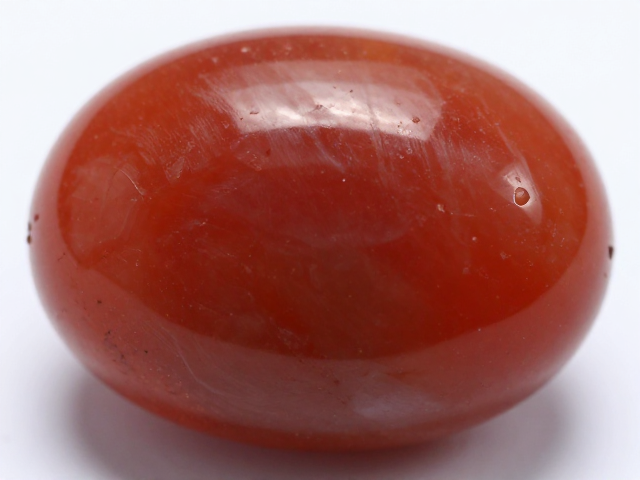 南红玛瑙隐晶质结构,抛光面细润的鉴定与选购指南
