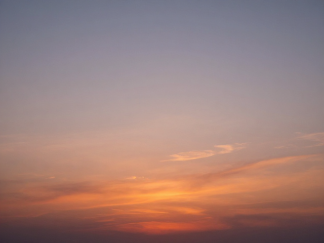 夕阳下的浪漫邂逅,黄昏霞光中佩戴戒指的唯美意境