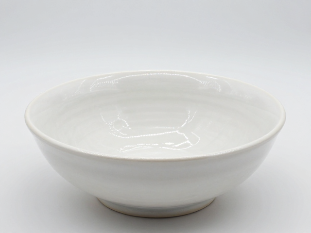 石英挂釉性对乳浊釉的影响，提升白度与光泽的关键