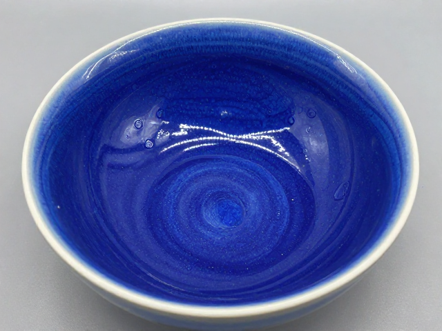 熔块釉中氧化钴发色与气泡控制，釉面发蓝的关键技巧