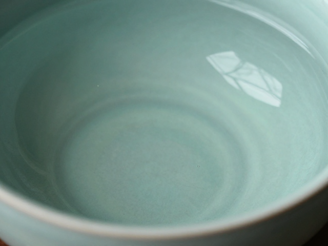 宋代青瓷结晶釉技法解析，浸釉工艺与古韵美学