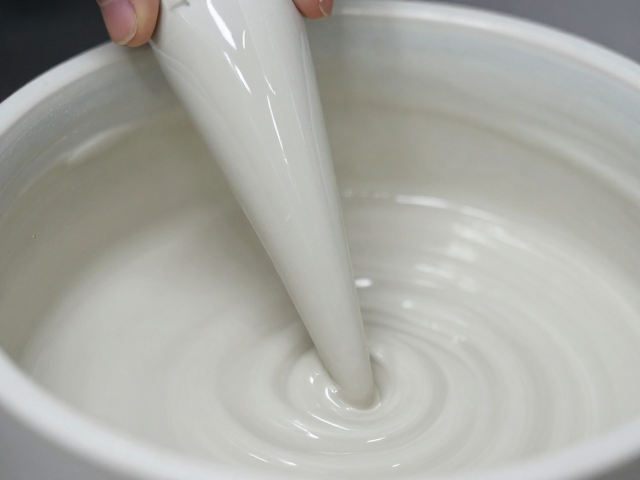 结晶釉浸釉与喷笔技法，掌握釉面结晶效果的核心工艺