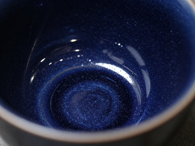 揭秘景德镇结晶釉喷釉工艺，如何打造深邃星空质感？