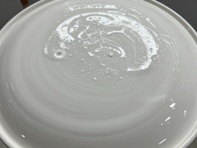 釉浆触变性调节剂,羧甲基纤维素如何优化陶瓷釉面质量?
