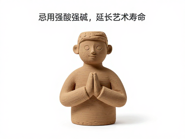 泥条盘筑雕塑人像保养，忌用强酸强碱，延长艺术寿命