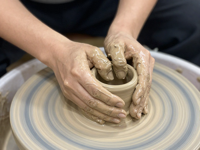泥条盘筑餐饮器具制作,揉泥排气关键技巧与避坑指南