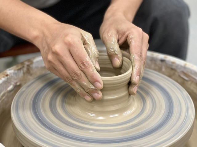泥条盘筑餐饮器具制作,揉泥排气关键技巧与避坑指南