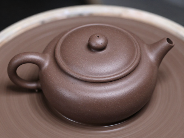 紫砂泥料陈腐与醒泥关键，细度测试定品质，揭秘行内门道