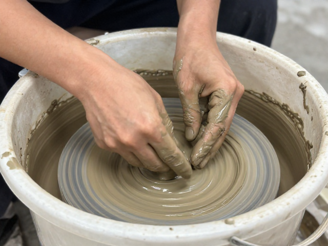陶瓷泥料可塑性不足？检查搅拌桶与陈腐工艺是否到位