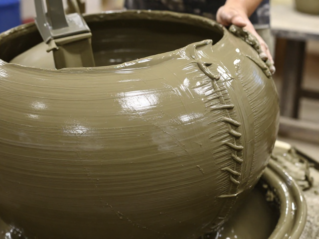 古代大件器物制作中的泥浆粘接工艺与应力控制
