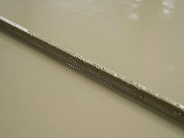 泥浆粘接工艺卷边搭接与恒温恒湿存储规范