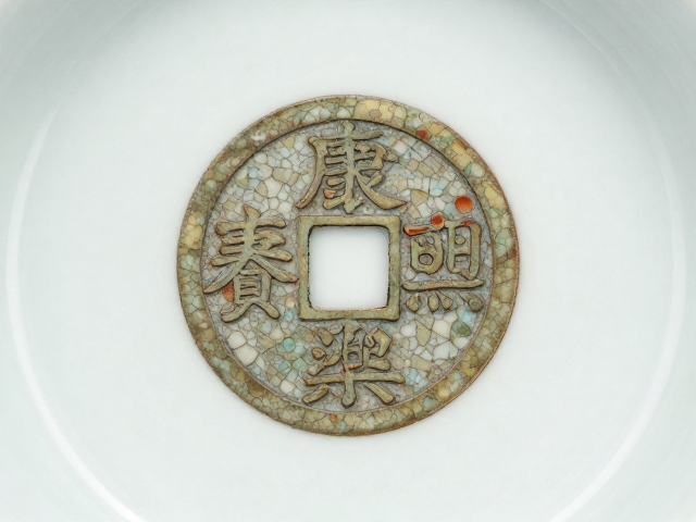 康熙五彩粉彩绘制工艺解析,开片纹理的艺术魅力与鉴定要点