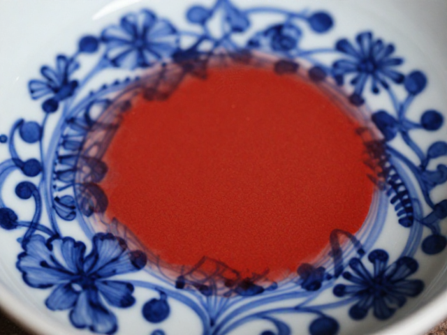 青花与釉里红绘制工艺，钴料铜红料发色原理解析