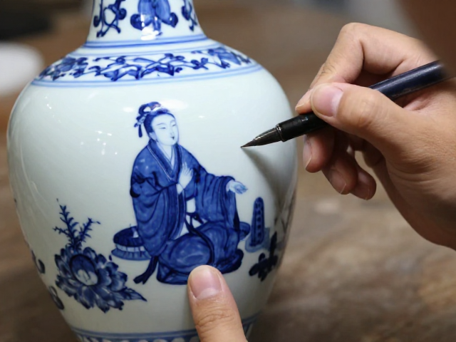 青花陈设瓷艺术，笔尖上的人物故事，解码传统绘制工艺之美