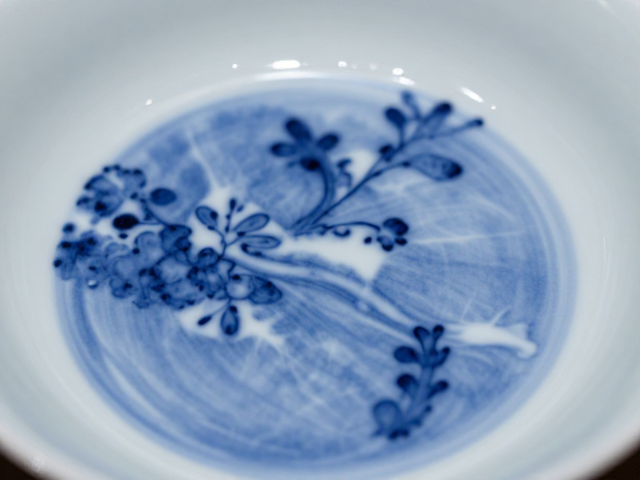 青花染技法,透明釉料如何提升青花绘制工艺质感