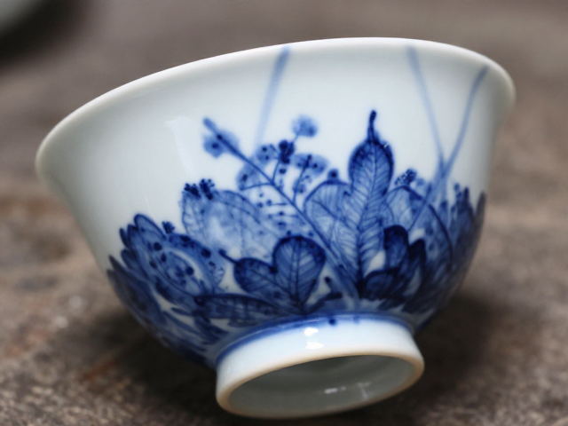 青花染技法,透明釉料如何提升青花绘制工艺质感