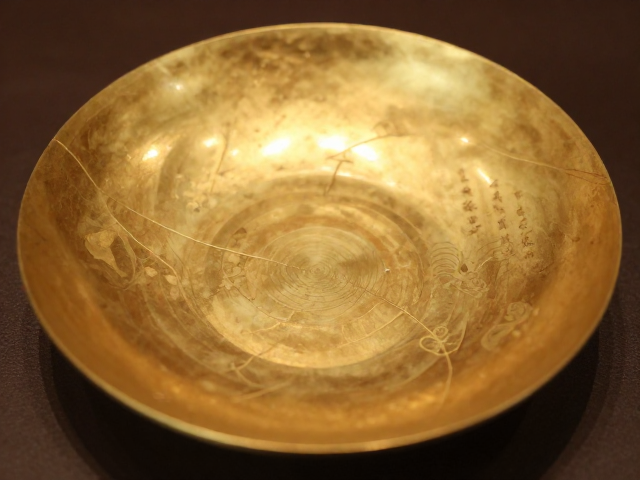 金缮工艺修复宗教法器釉面，传统技艺与神圣美学的完美融合