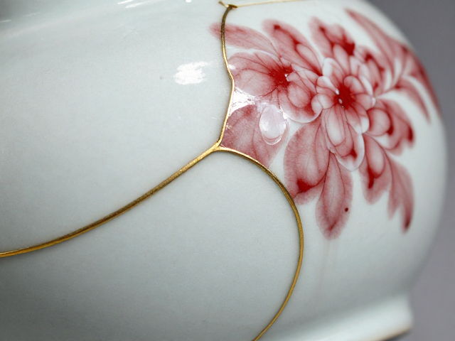 金缮工艺结合流釉釉里红,古朴美学下的瓷器修复与鉴赏指南