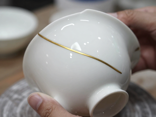 德化白瓷金缮工艺,如何精准掌握泥性,修复出极致美感