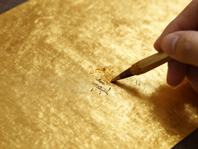 金缮修复教程，金箔与金粉涂抹技巧，传承传统工艺之美